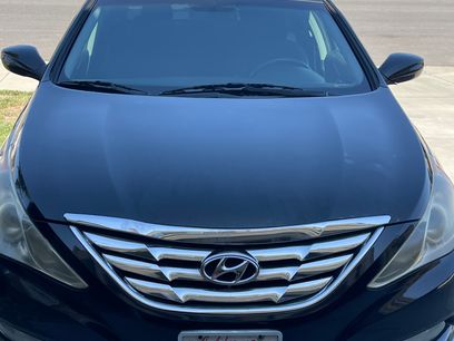 Used 2013 Hyundai Sonata SE w/ Navigation & Sunroof Pkg
