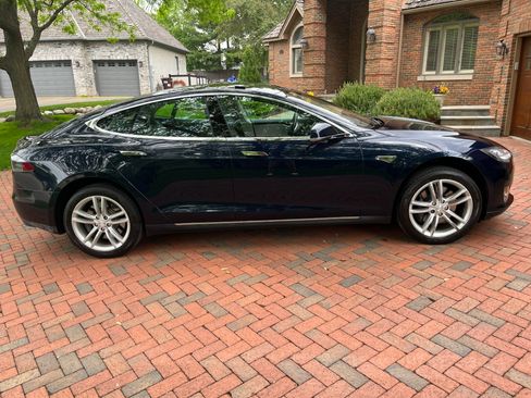 Used 2014 Tesla Model S 85 RWD image 2
