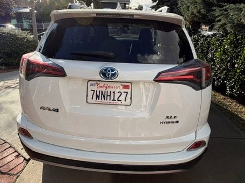 Used 2017 Toyota RAV4 XLE image 5