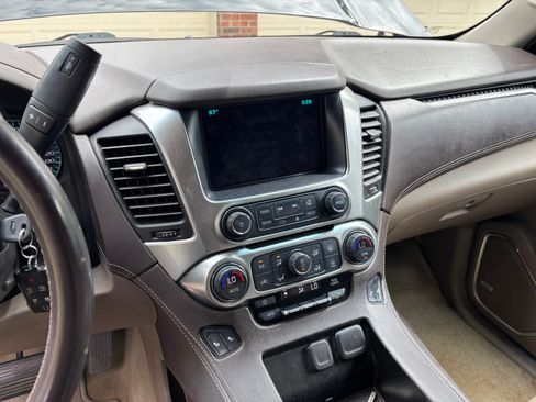 Used 2018 Chevrolet Suburban LT RWD image 6