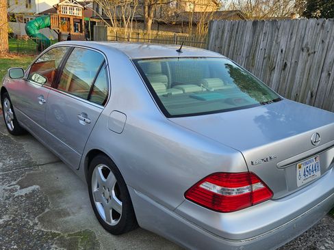 Used 2005 Lexus LS 430 430 Sedan 4D image 2
