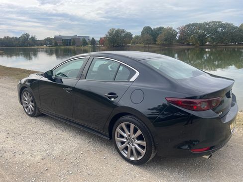 Used 2020 MAZDA MAZDA3 Sedan w/ Select Package image 18