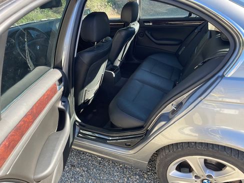 Used 2004 BMW 330xi Sedan image 9