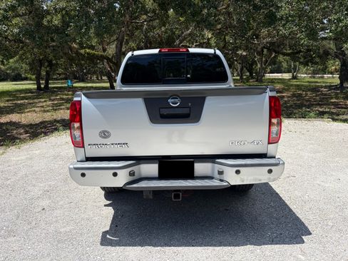 Used 2017 Nissan Frontier PRO-4X AWD/4WD image 9