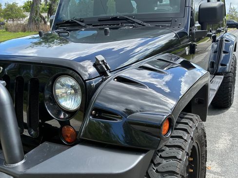 Used 2011 Jeep Wrangler Unlimited Sahara w/ Connectivity Group AWD/4WD image 1