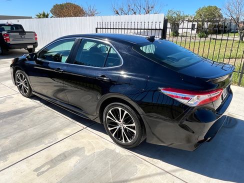 Used 2020 Toyota Camry SE w/ Carpet Mat Package image 4