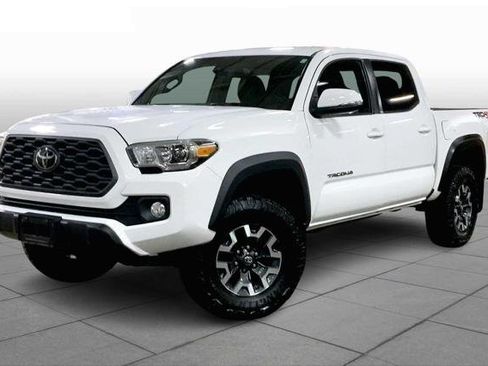 Used 2020 Toyota Tacoma TRD Off-Road w/ Technology Package image 4