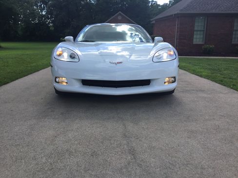 Used 2007 Chevrolet Corvette Coupe w/ Preferred Equipment Group RWD image 5