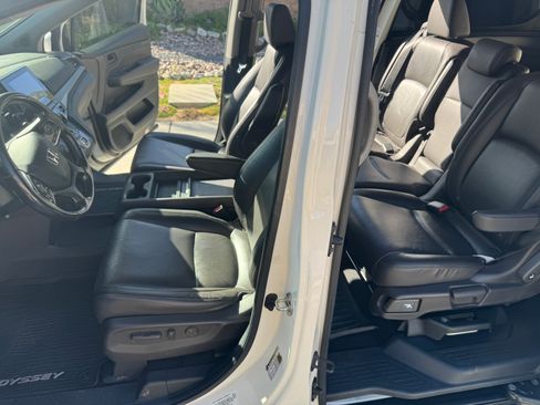 Used 2018 Honda Odyssey EX-L image 12