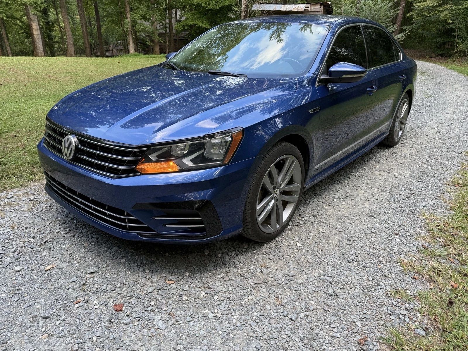 Used 2017 Volkswagen Passat 1.8T R-Line FWD image 1