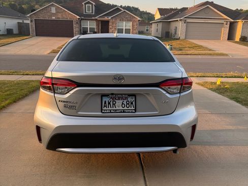 Used 2022 Toyota Corolla LE image 2