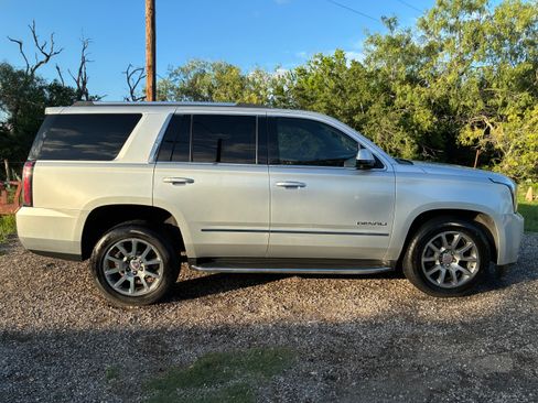 Used 2017 GMC Yukon Denali RWD image 5