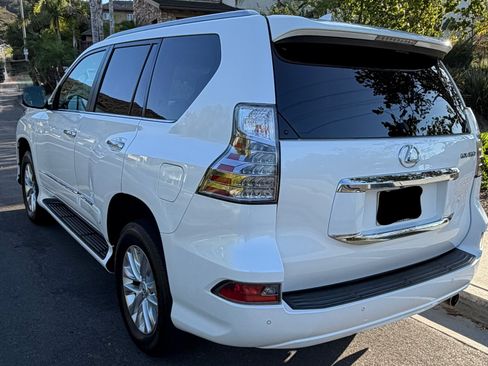 Used 2017 Lexus GX 460 Premium w/ Premium Package AWD/4WD image 9
