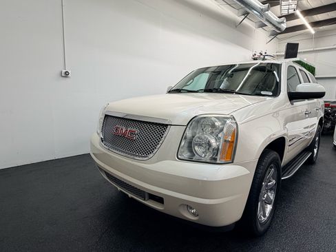 Used 2014 GMC Yukon Denali image 2