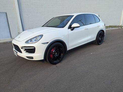 Used 2011 Porsche Cayenne Turbo image 1