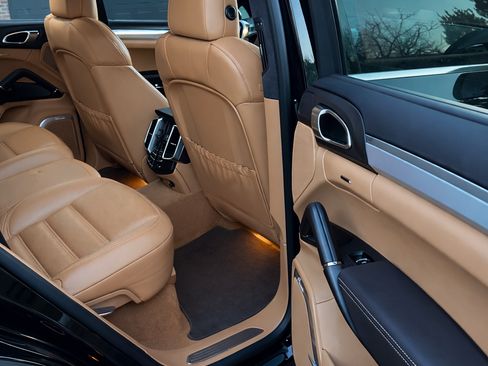 Used 2014 Porsche Cayenne image 6