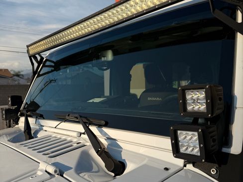 Used 2018 Jeep Wrangler Unlimited Sahara image 12