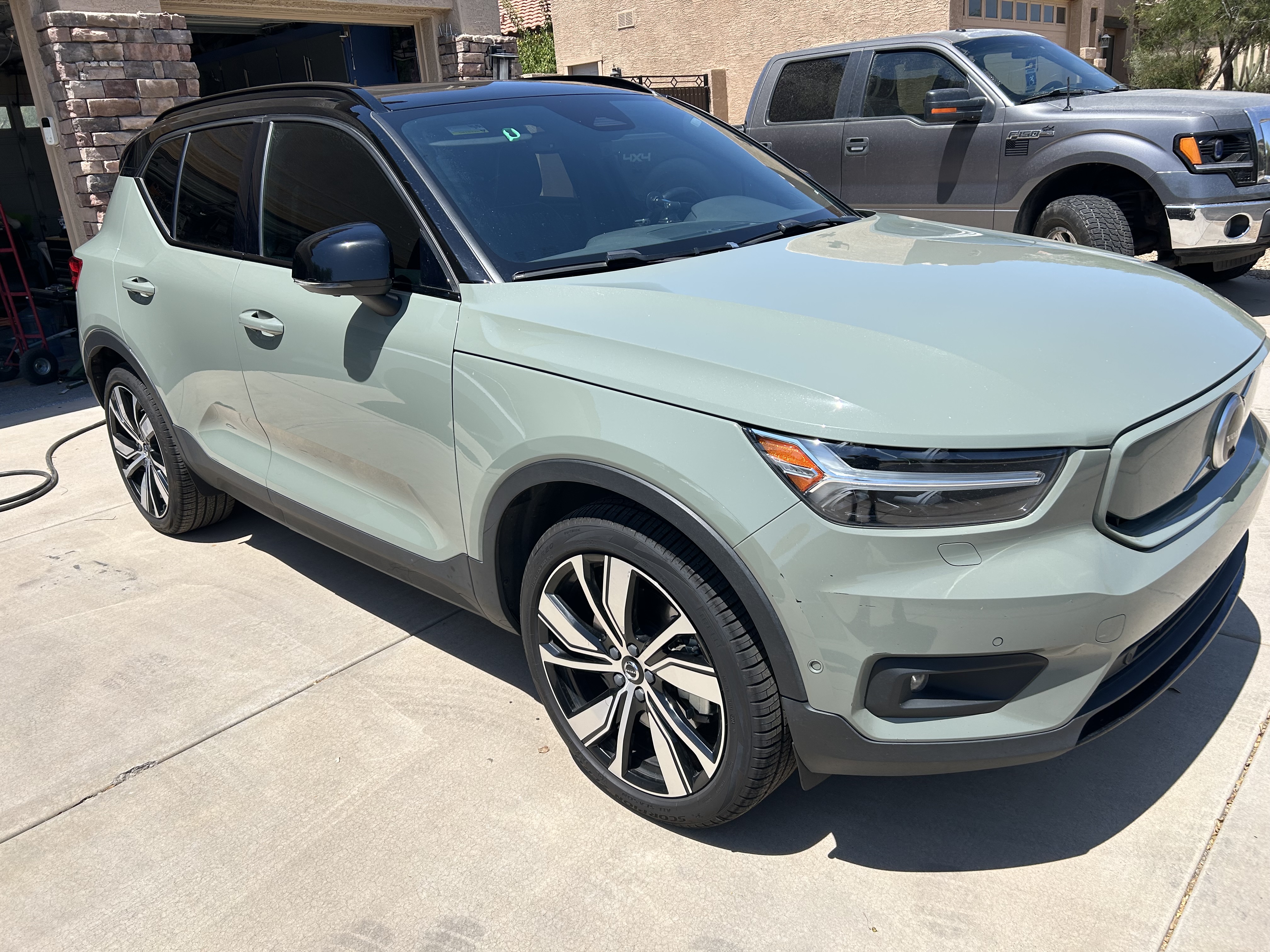 Used 2022 Volvo XC40 P8 Recharge Ultimate AWD/4WD image 4