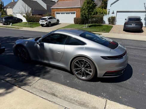 Used 2022 Porsche 911 Carrera image 4