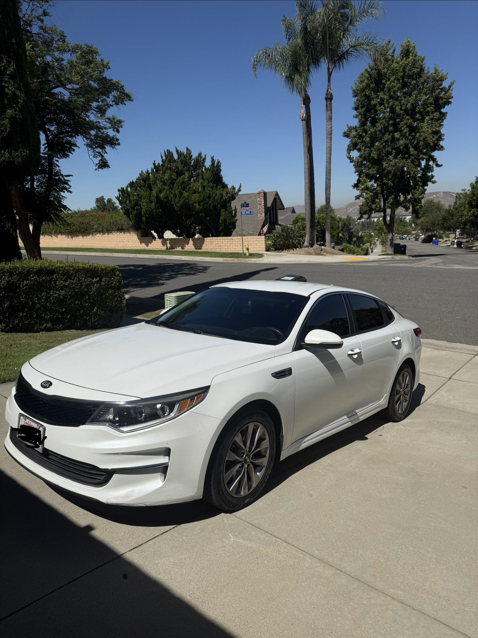 Used 2018 Kia Optima LX w/ 17" Alloy Wheels Package FWD image 1