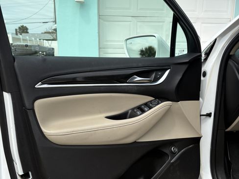 Used 2019 Buick Enclave Essence image 12