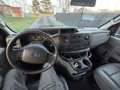 Used 2017 Ford E-450 and Econoline 450 Super Duty image 18