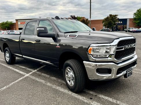 Used 2024 RAM 3500 Tradesman w/ Chrome Appearance Group AWD/4WD image 5