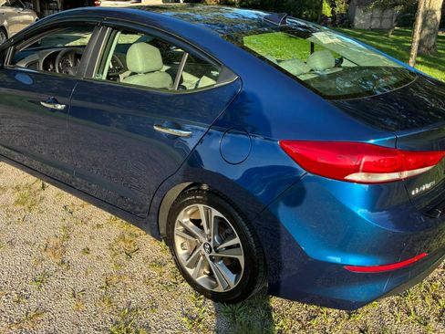 Used 2017 Hyundai Elantra Limited w/ Limited Tech Package 04 FWD image 5