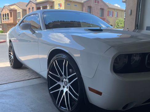 Used 2013 Dodge Challenger SXT image 6