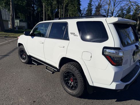 Used 2023 Toyota 4Runner TRD Off-Road Premium image 9