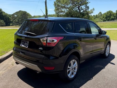 Used 2017 Ford Escape SE FWD image 6