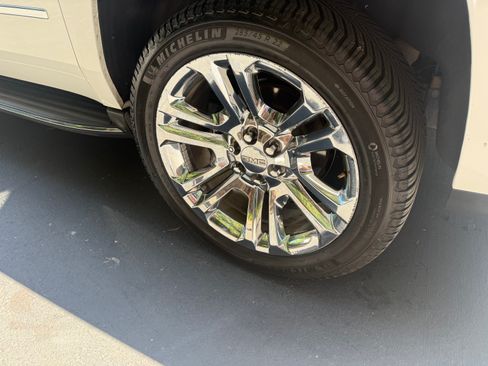 Used 2018 GMC Yukon XL SLT w/ Premium Edition AWD/4WD image 14