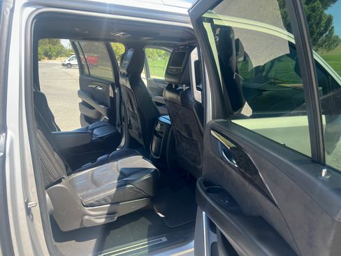 Used 2015 Cadillac Escalade ESV Platinum image 14