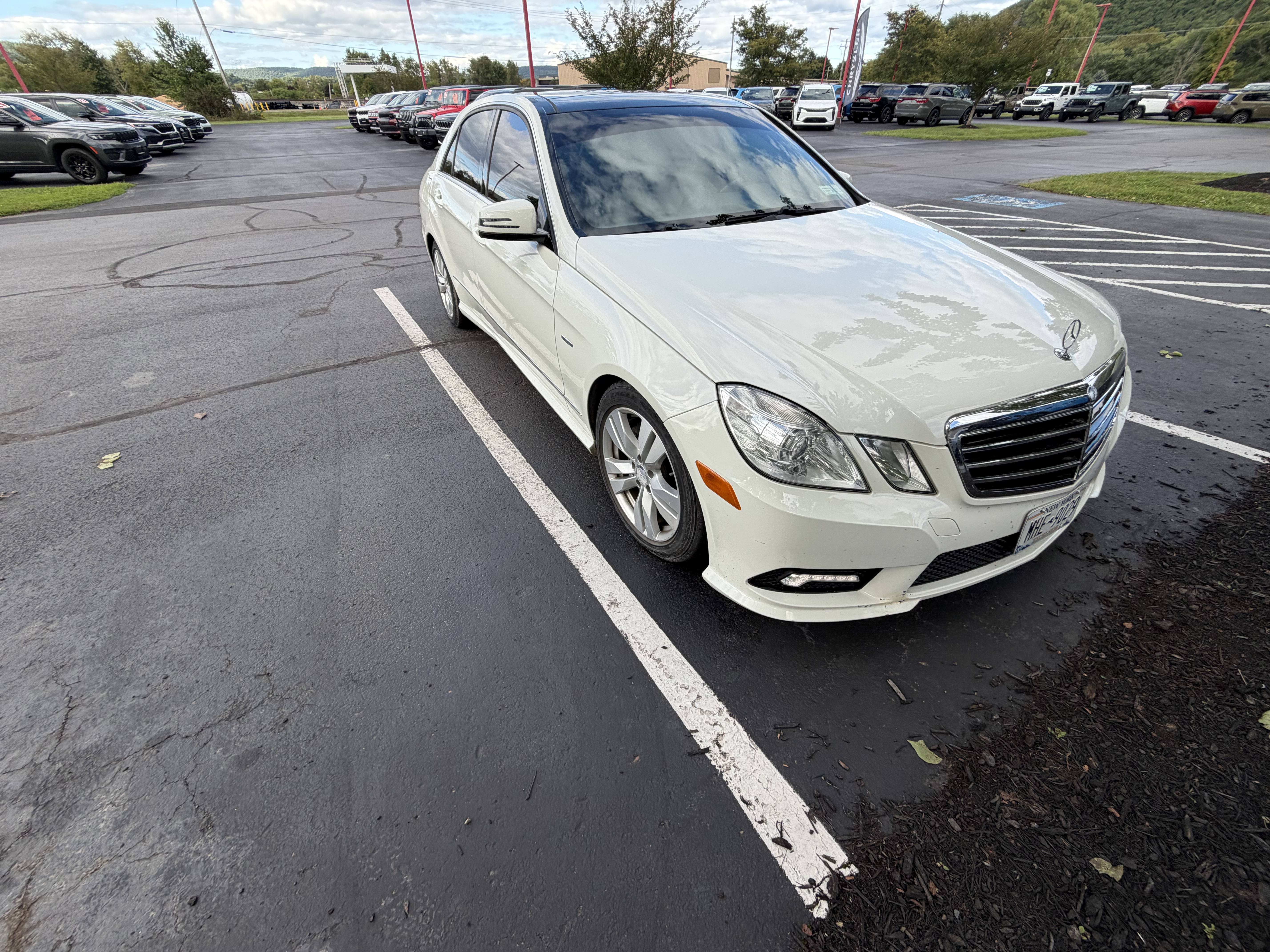 Used 2011 Mercedes-Benz E 350 BlueTEC Sedan image 1