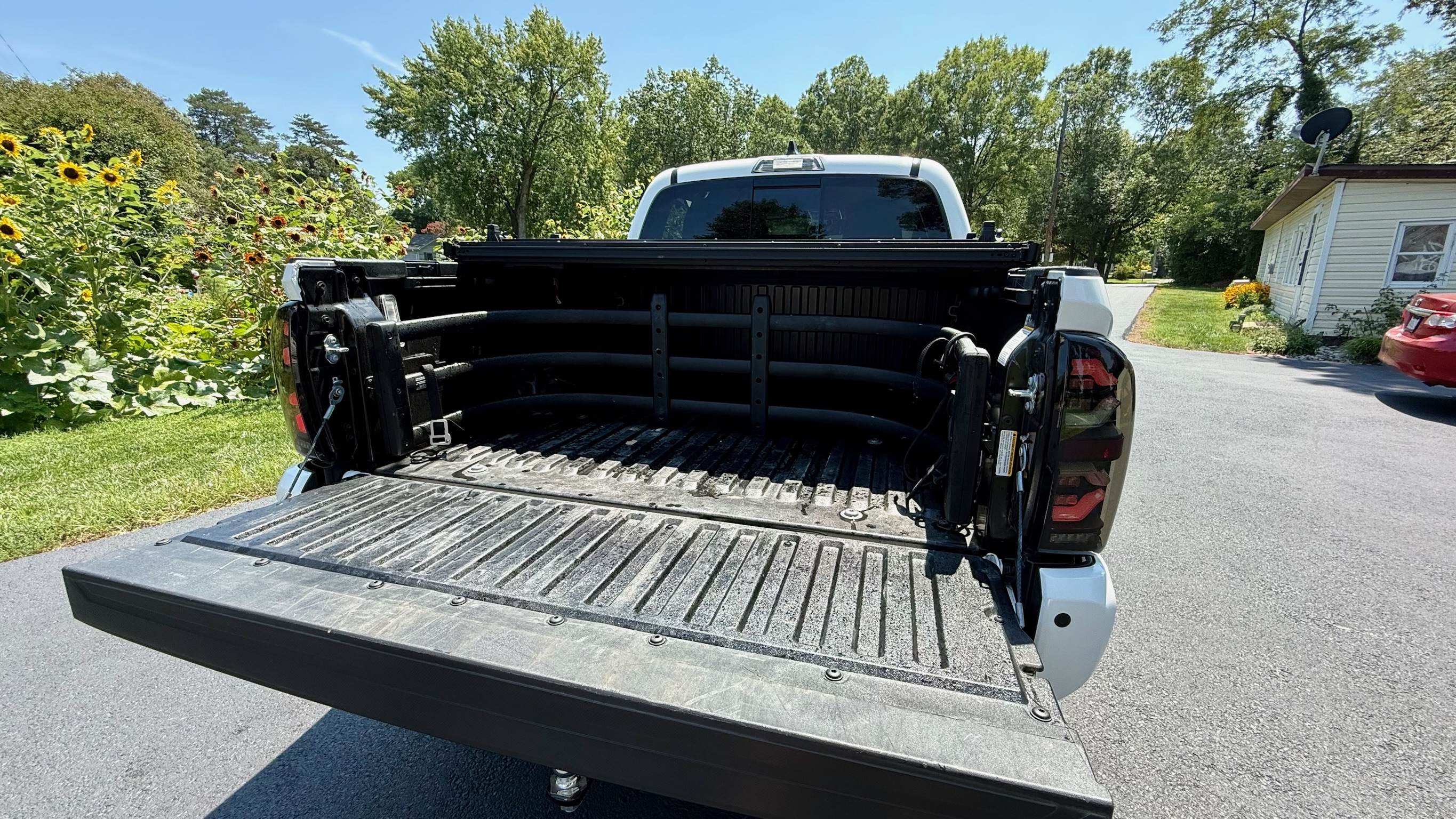 Used 2023 Toyota Tacoma TRD Off-Road w/ Technology Package AWD/4WD image 11