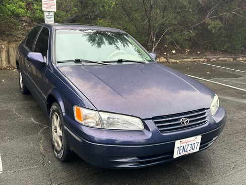 Used 1998 Toyota Camry LE image 2