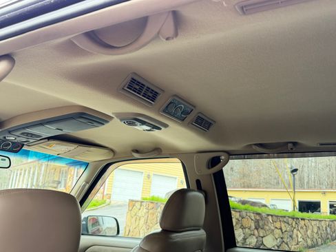 Used 1999 GMC Suburban 4WD w/ Marketing Opt Pkg 3 image 23