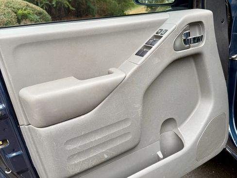 Used 2019 Nissan Frontier SV image 12