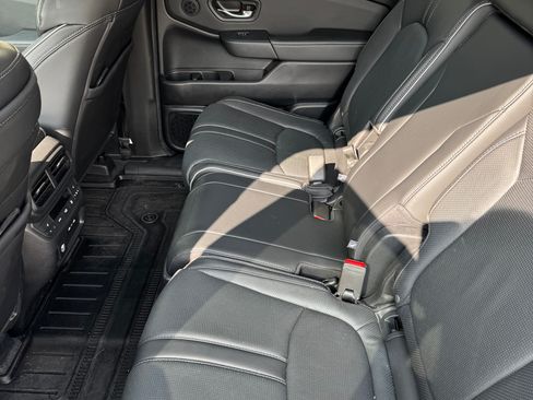 Used 2025 Honda Pilot Elite image 13