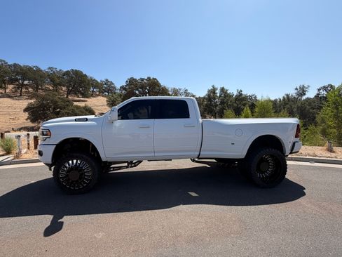 Used 2023 RAM 3500 Big Horn w/ Level B Equipment Group AWD/4WD image 2