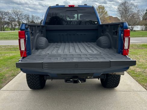 Used 2022 Ford F250 Lariat w/ Black Appearance Package image 17