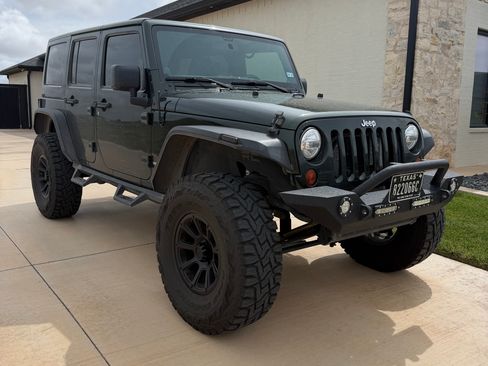 Used 2011 Jeep Wrangler Unlimited Sahara w/ Connectivity Group AWD/4WD image 6