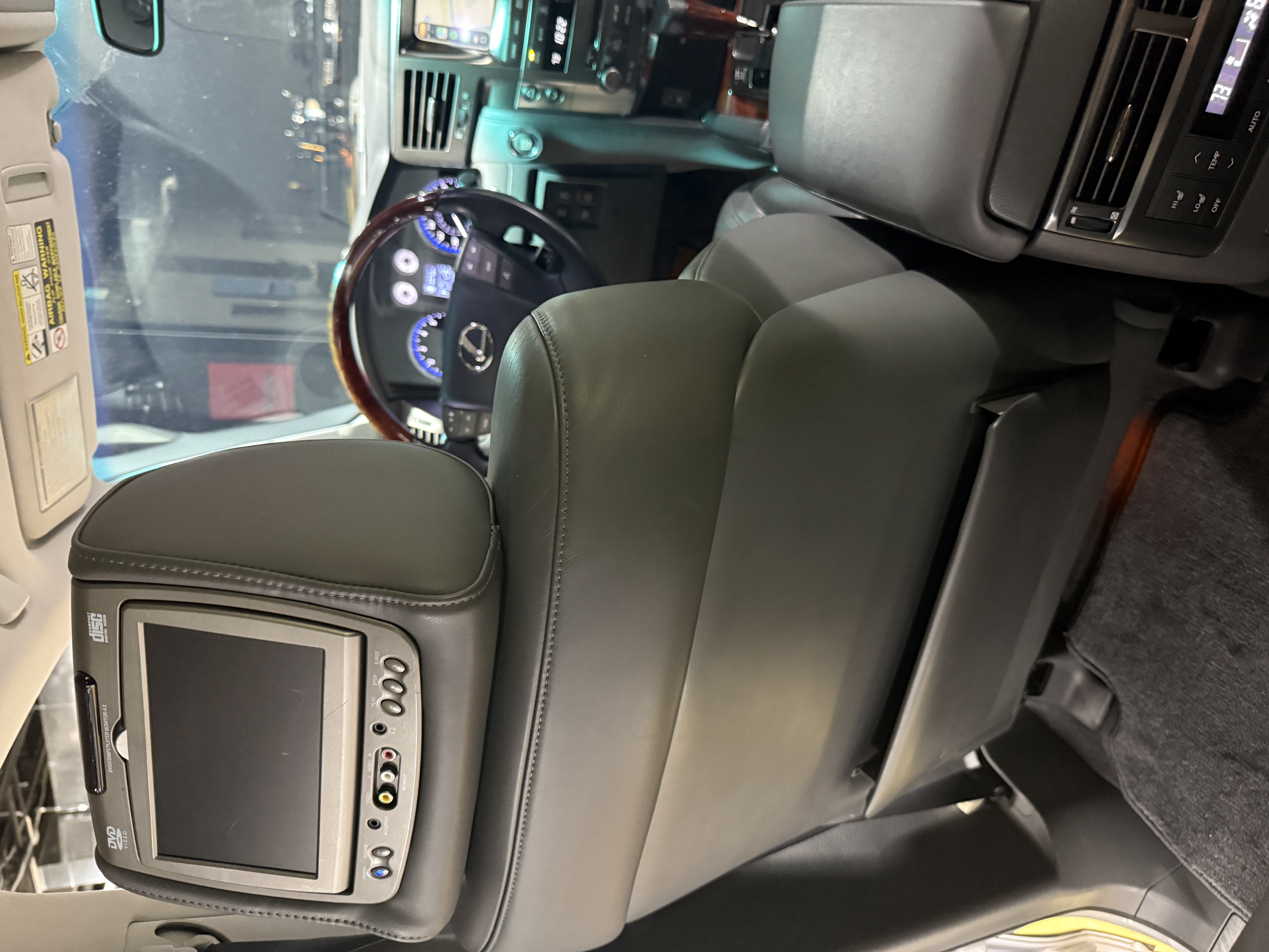 Used 2008 Lexus LX 570 4WD w/ Technology Pkg image 13