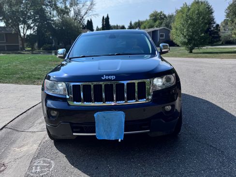 Used 2011 Jeep Grand Cherokee Limited w/ Trailer Tow Group IV image 2