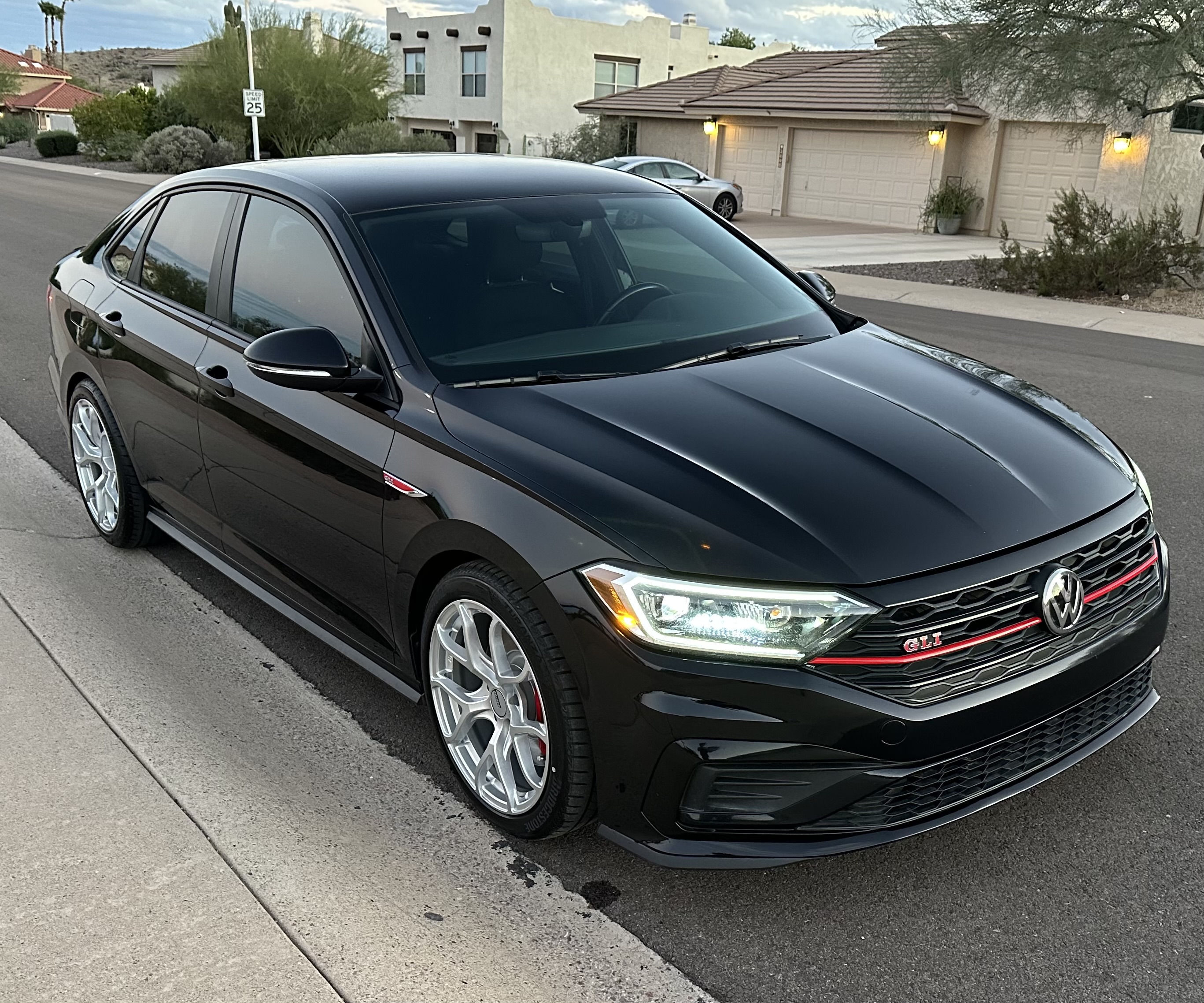 Used 2019 Volkswagen Jetta GLI FWD image 8