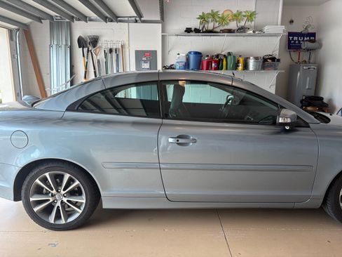 Used 2012 Volvo C70 T5 image 4