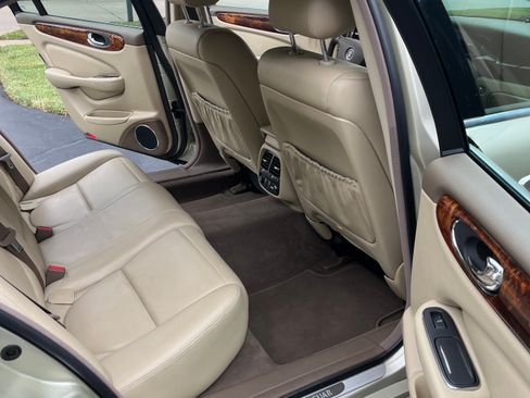 Used 2006 Jaguar XJ8 RWD image 12