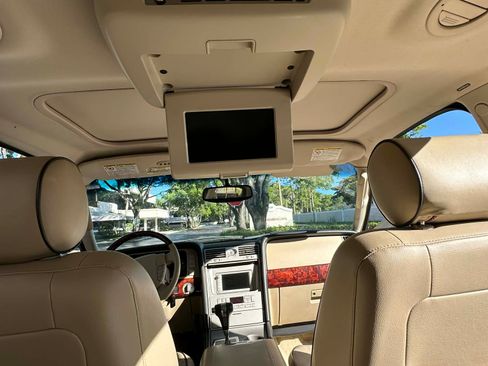 Used 2005 Lincoln Navigator 4WD image 20