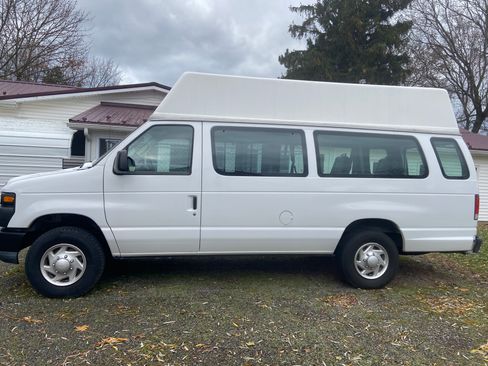 Used 2014 Ford E-250 and Econoline 250 Extended w/ Power Group image 1