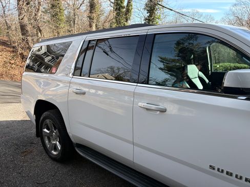 Used 2017 Chevrolet Suburban LT w/ Luxury Package image 9